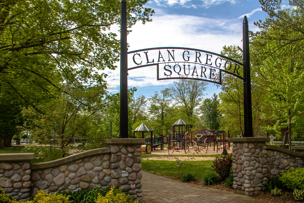 Clan Gregor Square gate _MG_0186.jpg Jack Pal Flickr
