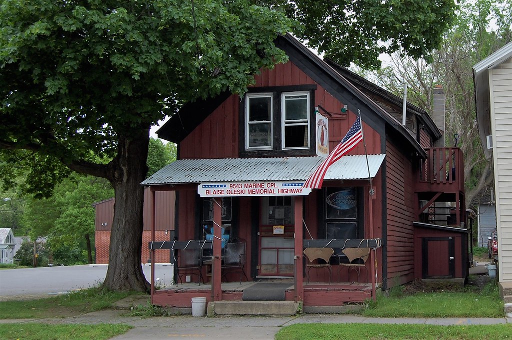 Benny's Place Holland Patent, NY A local tavern. The sig… Flickr