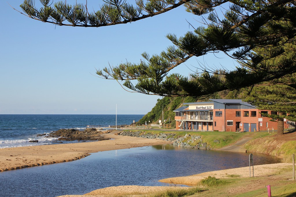 Black Head SLSC NSW, Australia Black Head is composed of D… Flickr