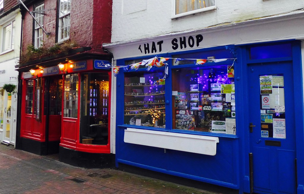 Shops... Location High Street, Cowes, Isle of Wight, Engl… Flickr