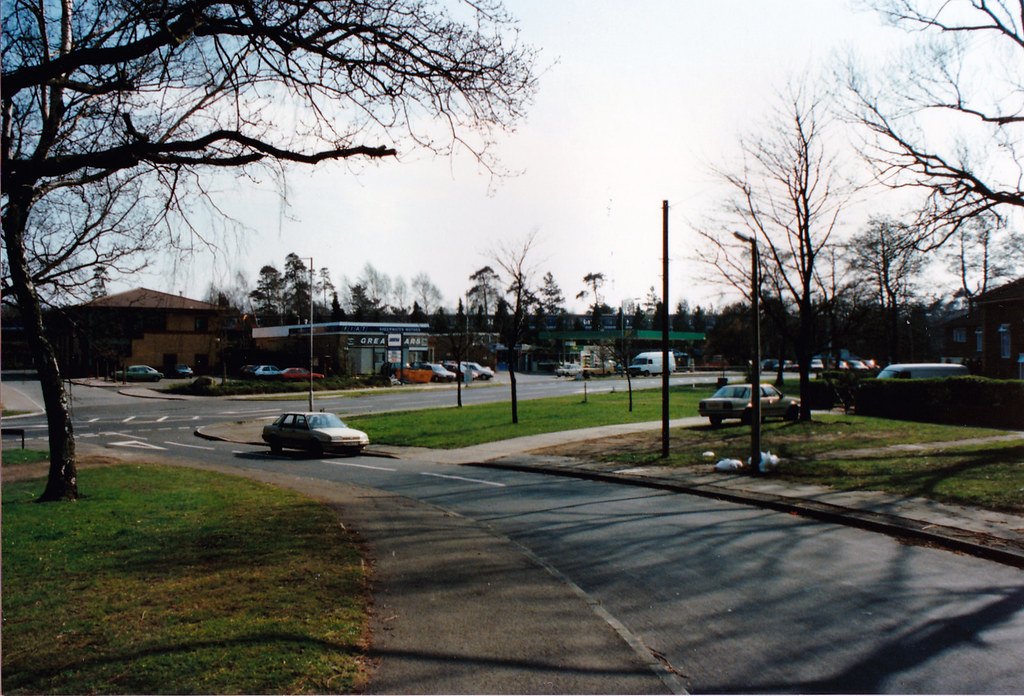 Sheerwater, Woking Albert Drive from Blackmore Cresent on … Flickr