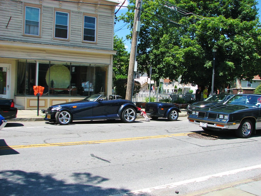 COOL CARS IN SAUGERTIES NY JULY 2017 A 2001 Chrysler Prowl… Flickr