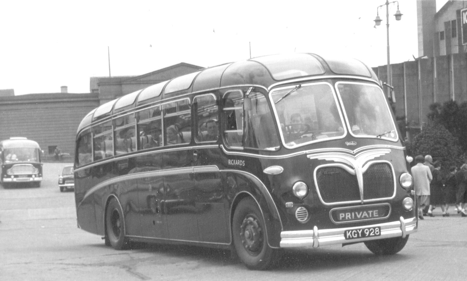 Rickards Tours . Brentford , West London . Flickr