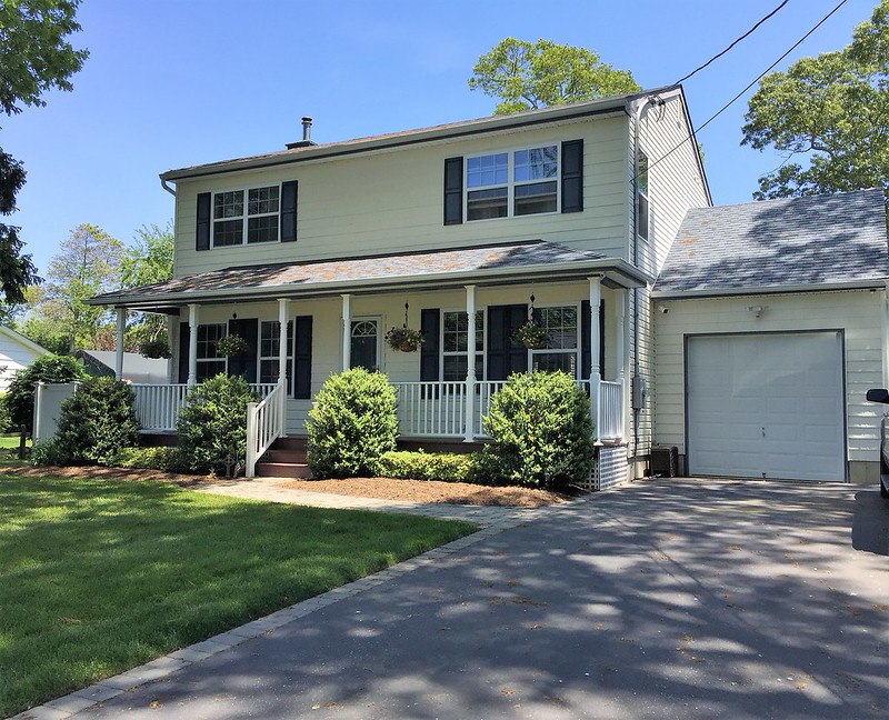 129 Holiday Blvd., Center Moriches, NY 11934 Flickr