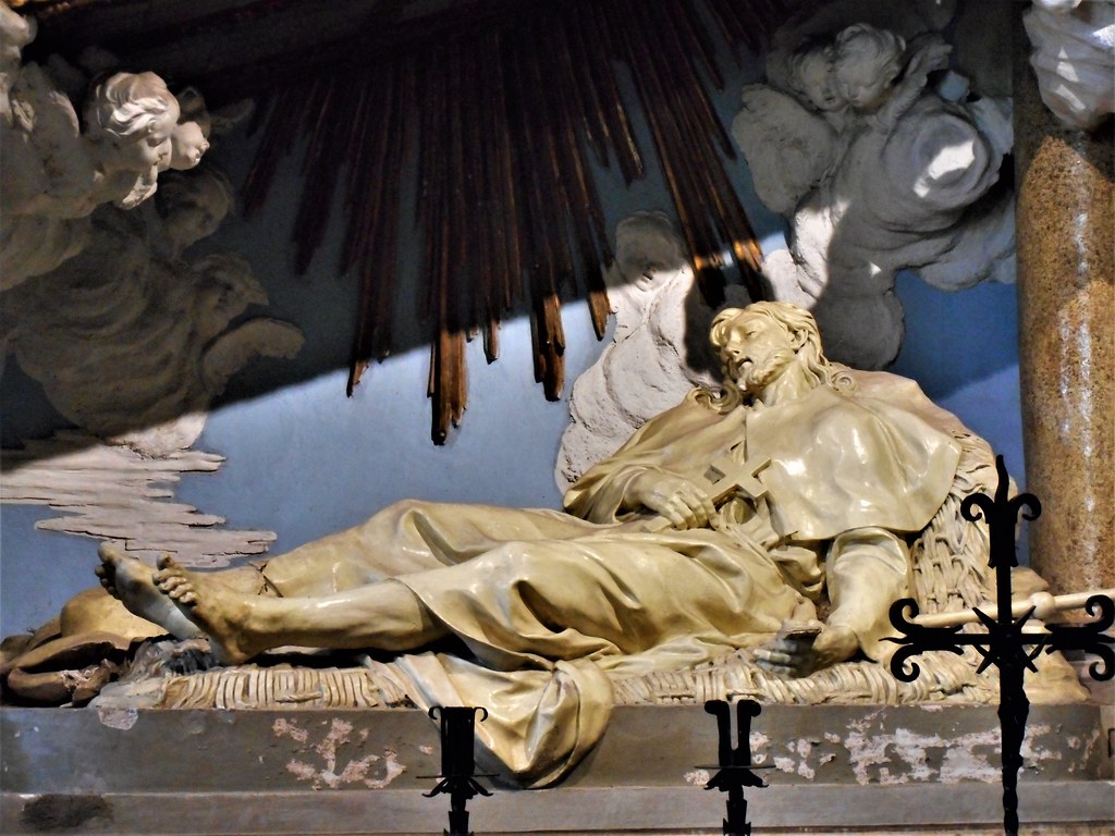 "Altar of Saint Alexius and reliquary with wooden staircas… Flickr