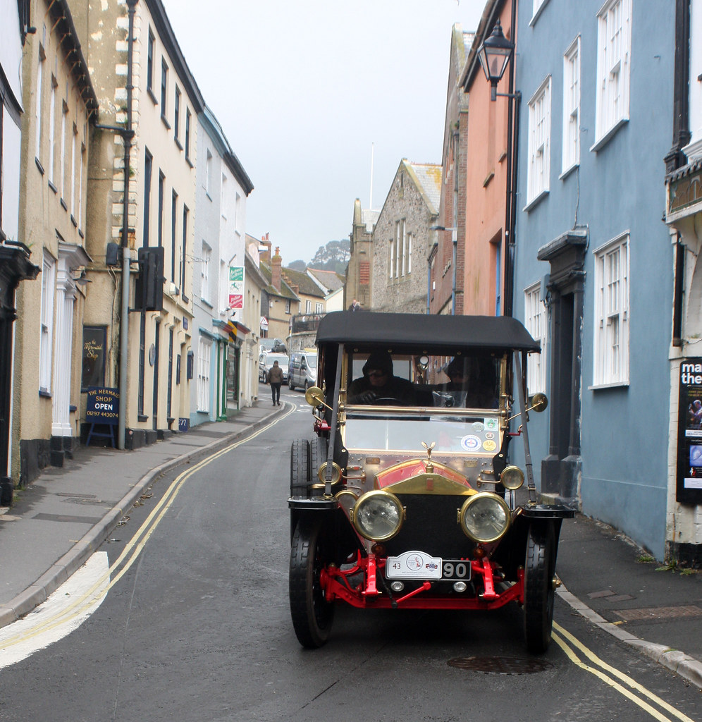 vintage car lyme regis 8june2017b Several vintage cars pas… Flickr