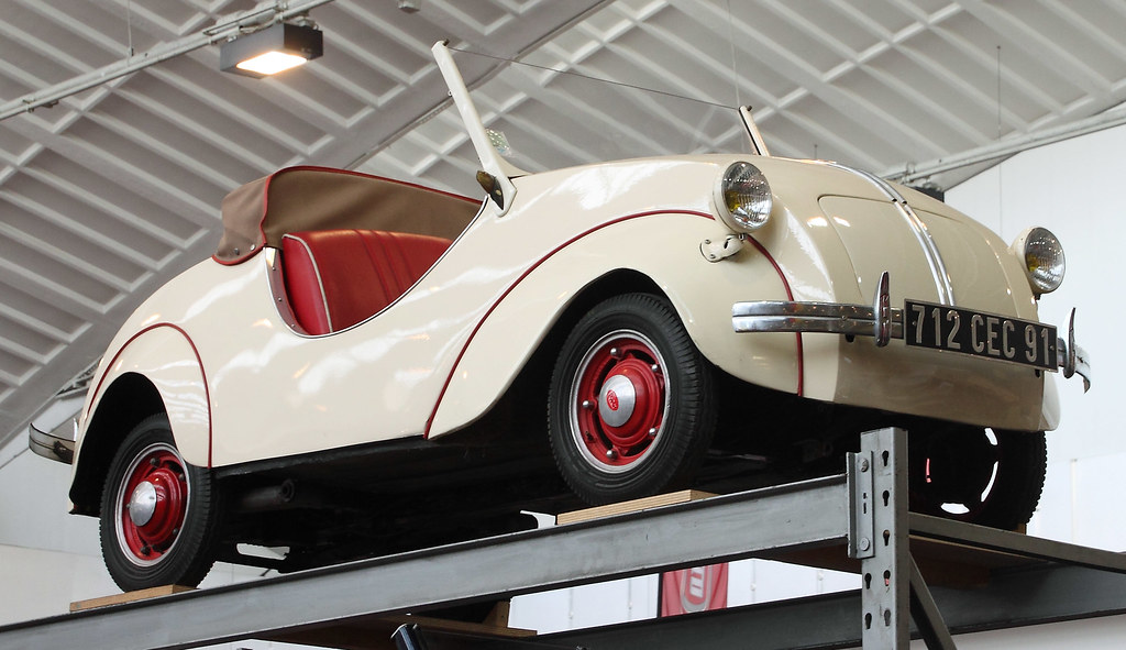 French micro car A Rovin 2CV at the Techno Classica in Ess… Dennis