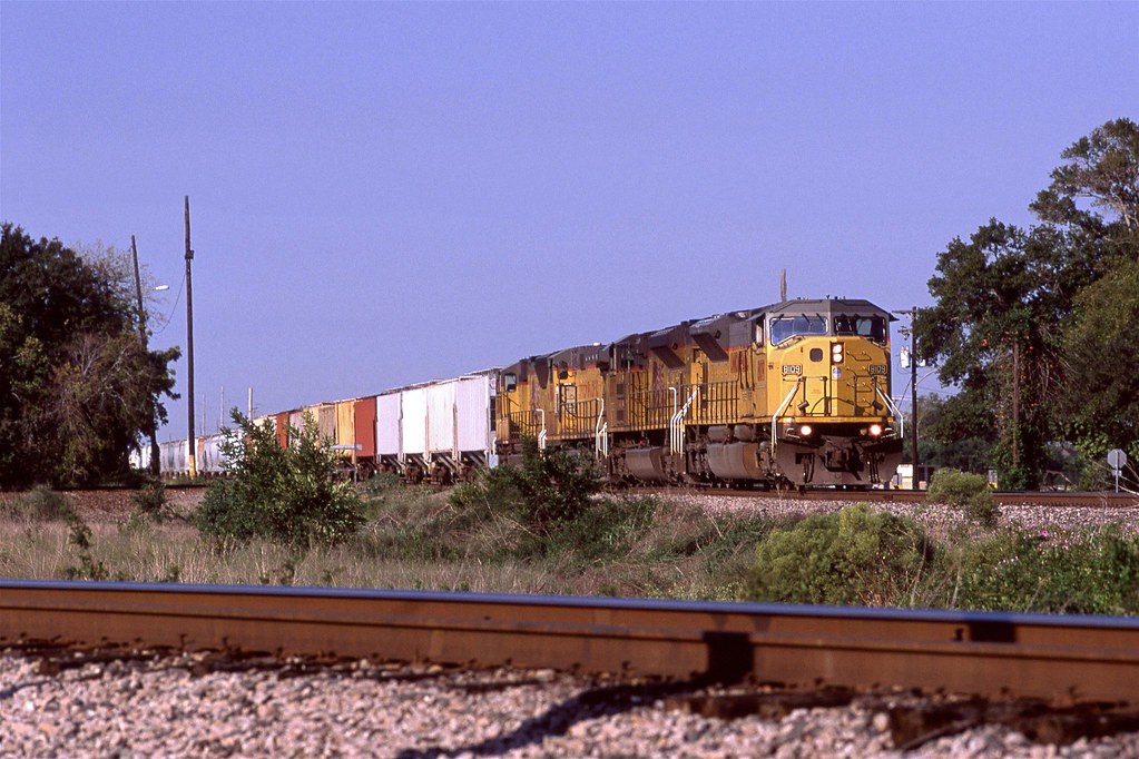 2011 09 06 0917hrs UP MBLAG 8109, 8567, , , Angleton TX… Flickr