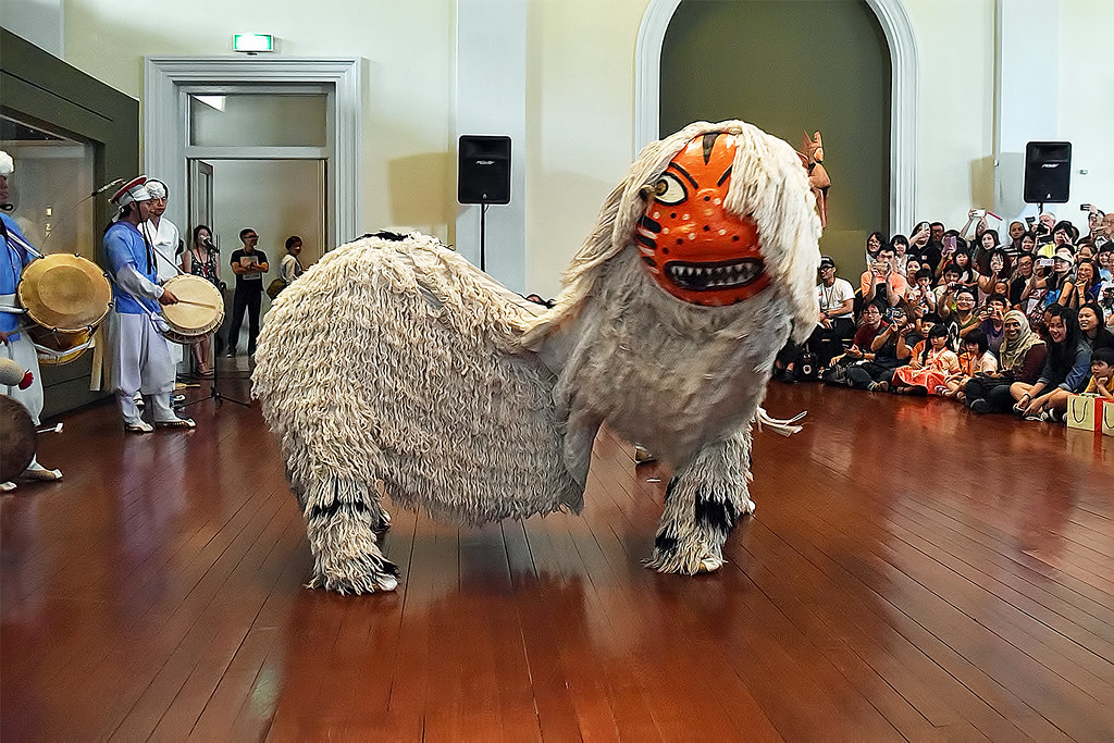 Korean Lion Dance Performed by Gwangdao, Korean Traditiona… Flickr