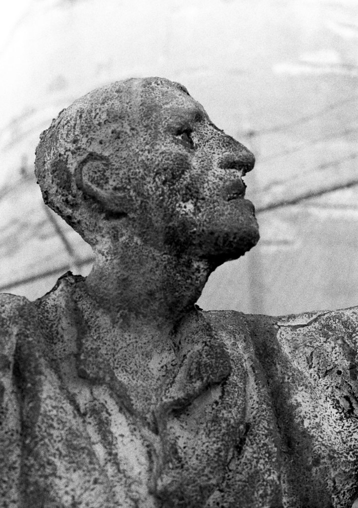 WaterfrontStatue Statue at Ireland Park, Toronto Harbourf… Around Town Flickr