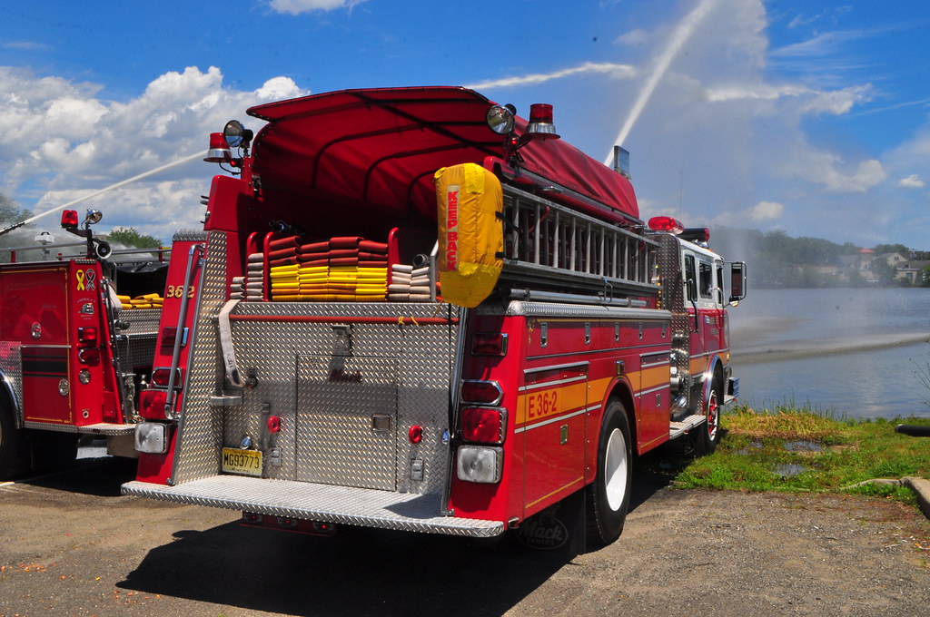 Helmetta Fire Department Engine 362 1980 Mack CF/1990 JC … Flickr