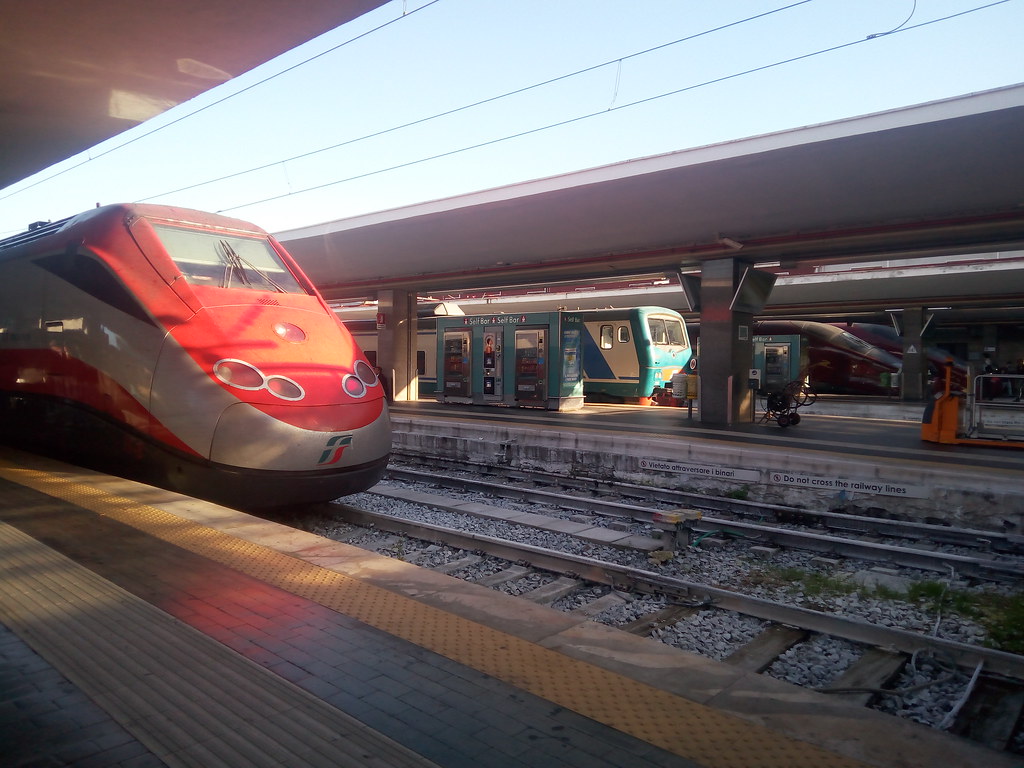 IMG_20161023_161646 Frecciarossa in sosta a Napoli Central