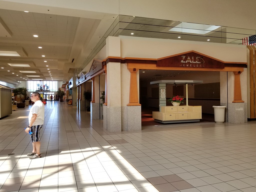 Former Zales Jewelers The Midway Mall opened in 1966 with … Flickr