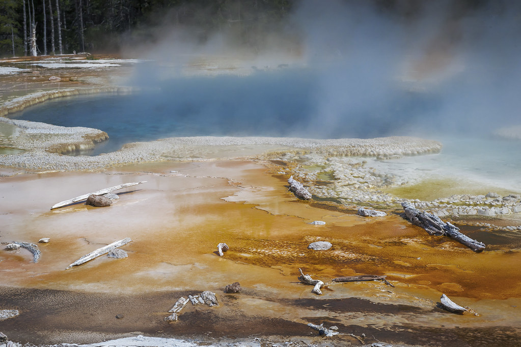 Solitary Geyser (Yellowstone National Park) Solitary Geyse… Flickr