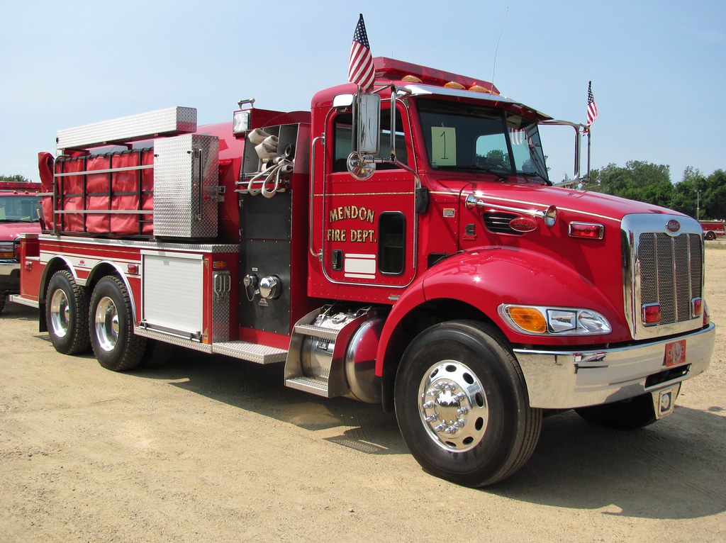 Mendon, MI Fire Department 2007 Peterbilt/Midwest Fire tan… Flickr