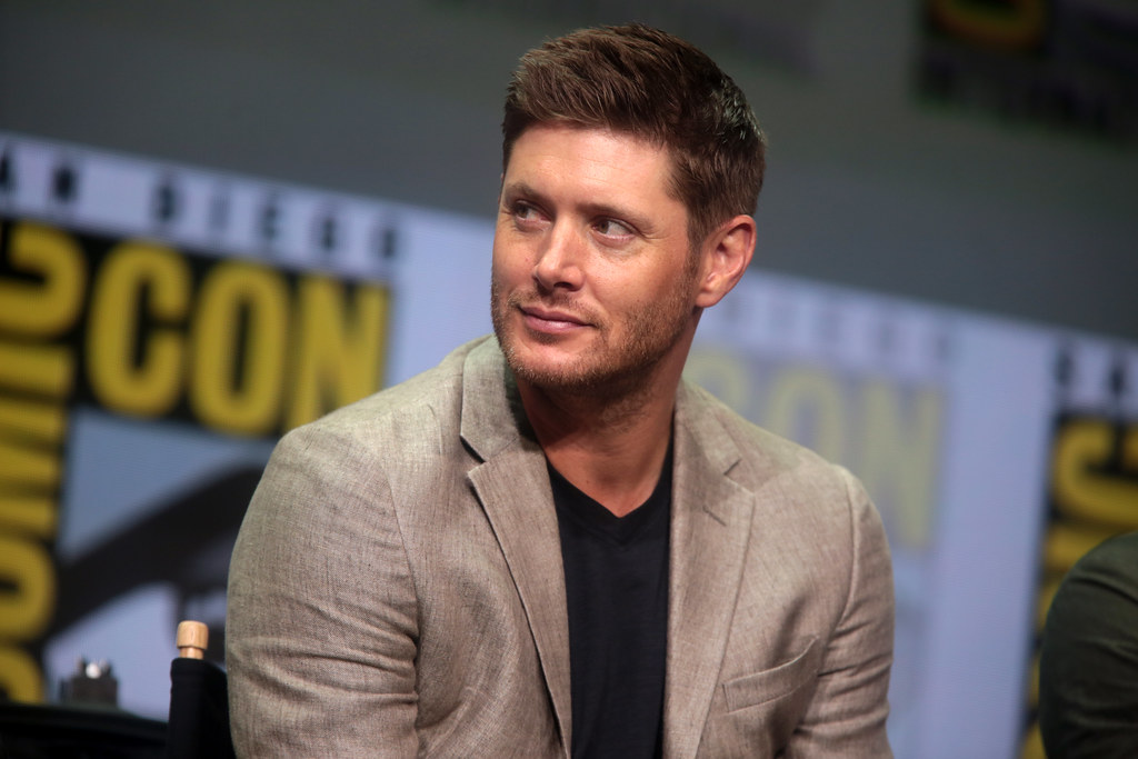 Jensen Ackles Jensen Ackles speaking at the 2017 San Diego… Flickr