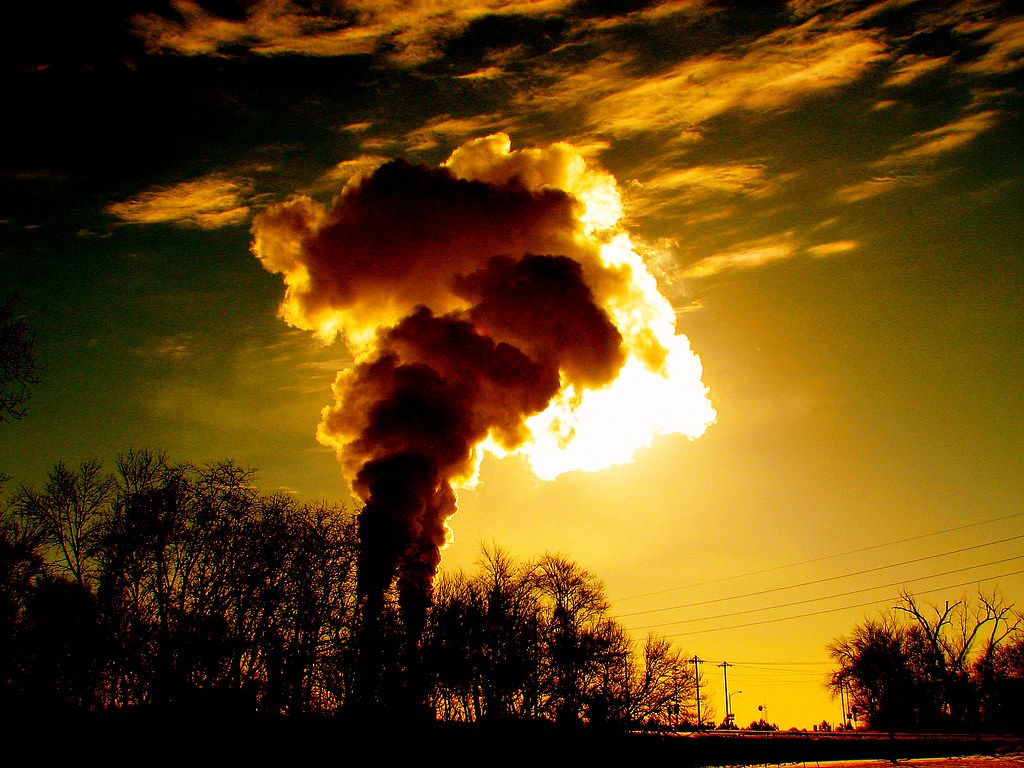 Steam Coal burning power station on a cold morning [4 deg… Flickr