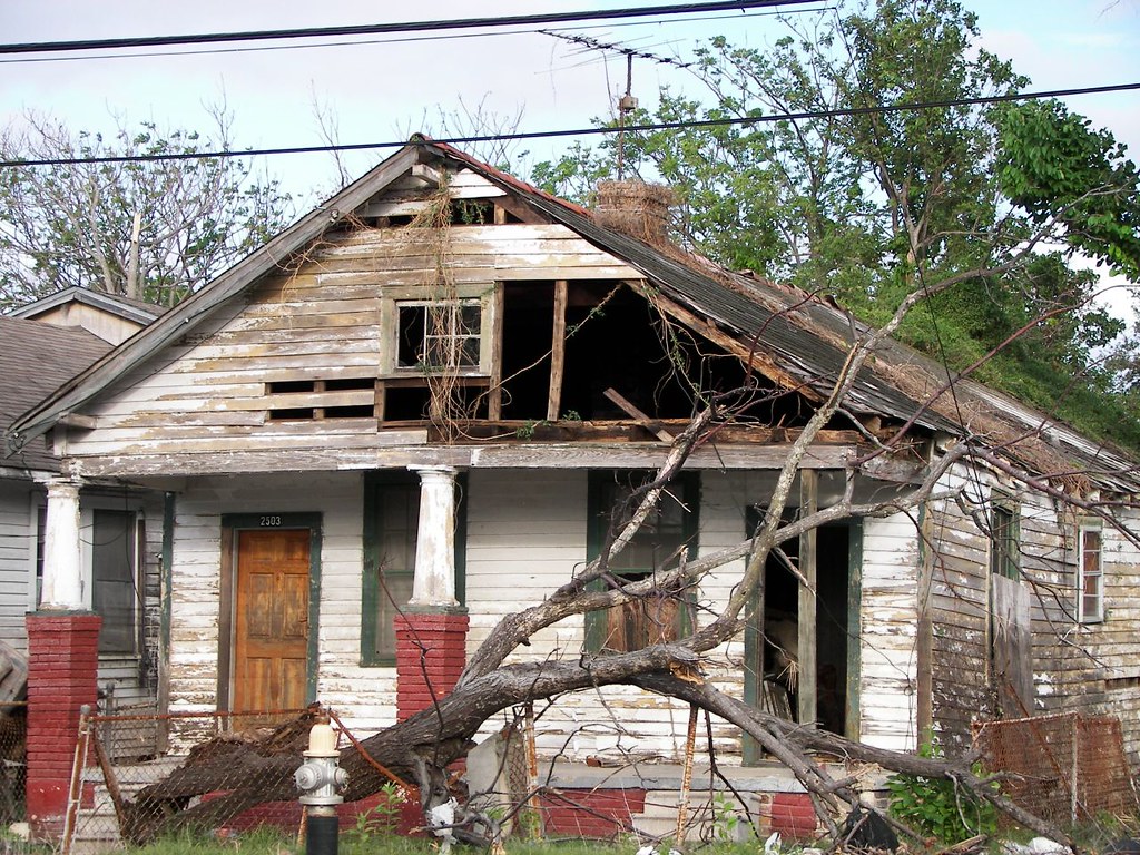 Destroyed house Hurricance Katrina destroyed roofs in New … Springs