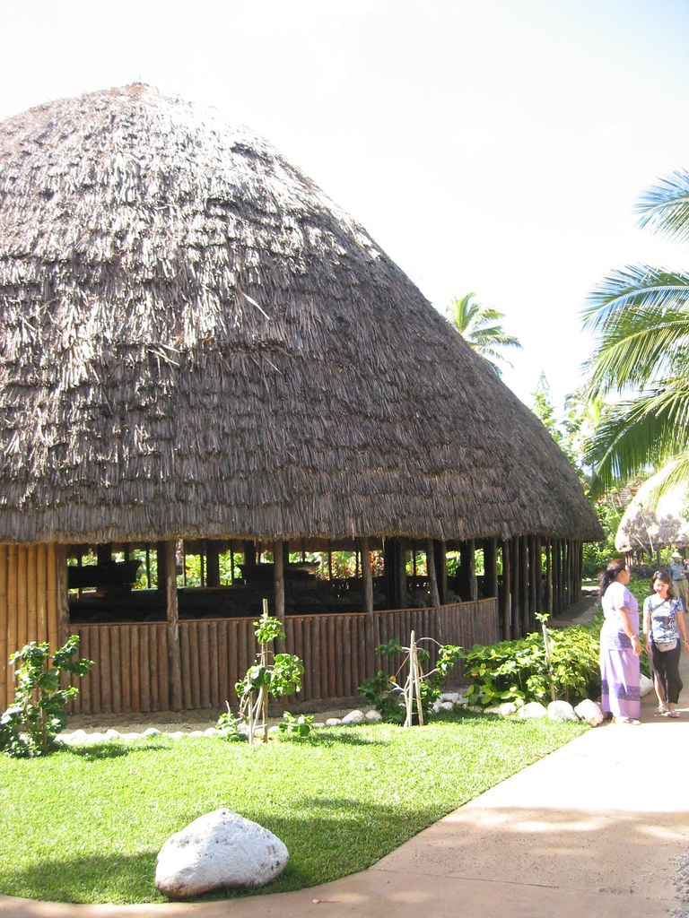 Samoa village The maota tofa (chief's house) in the Samoa … Flickr