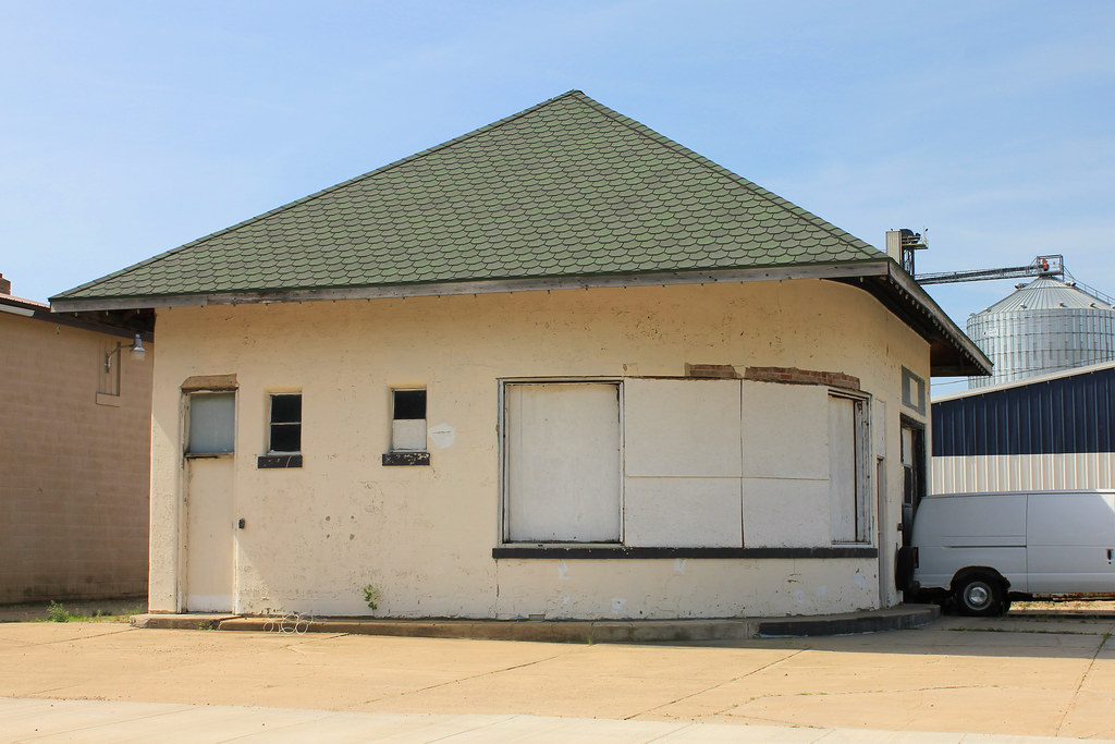 Gas Station Tracy, MN Tom McLaughlin Flickr