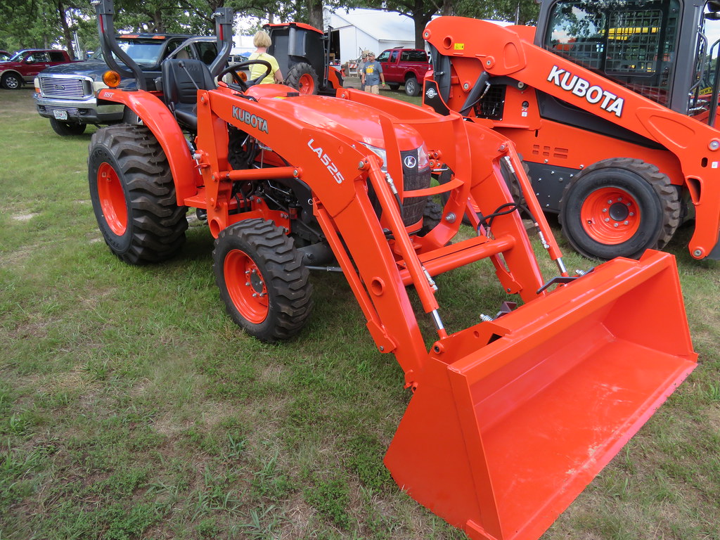 Kubota L2501 Tractor with loader, display County Fair Owen… Flickr