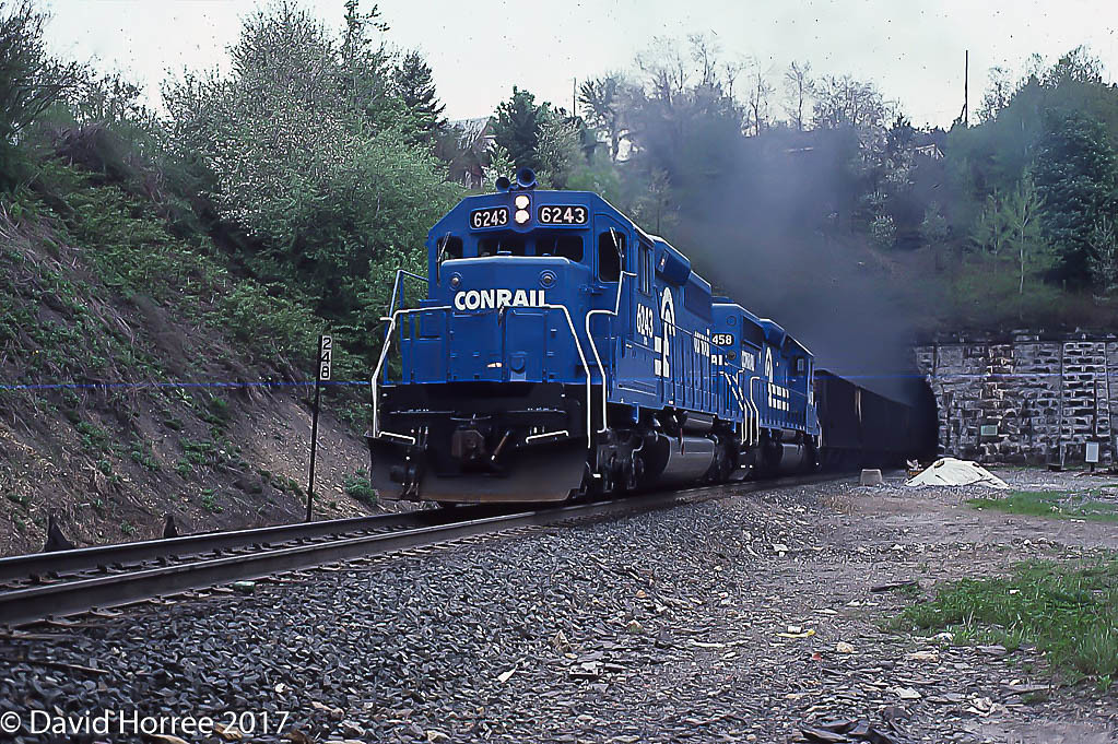 Coal empties at Gallitzin, Pa. A SD40 / SD402 pair lead a… Flickr