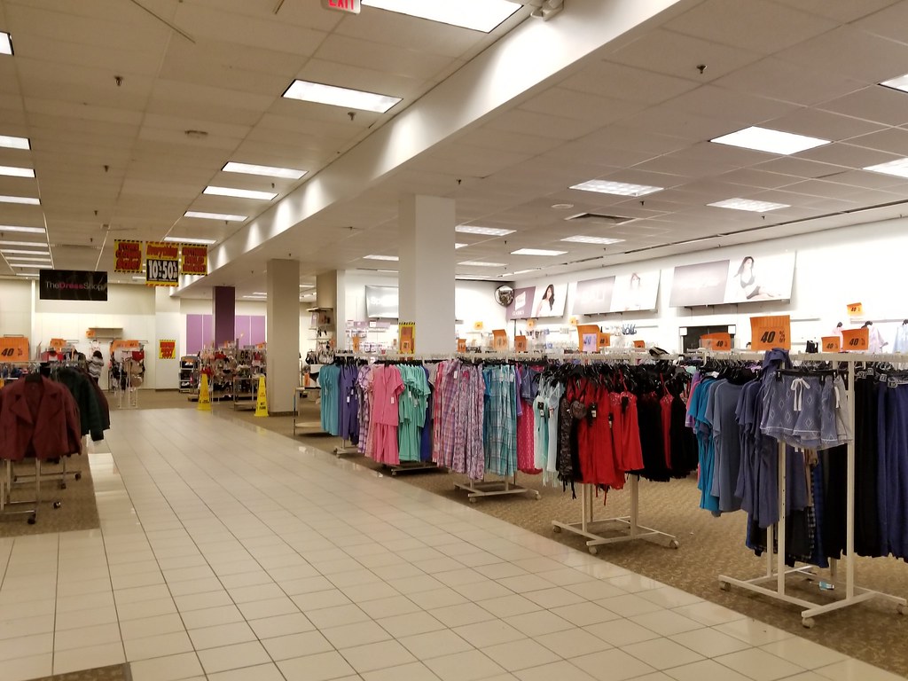 Sears Closing in Elyria, Ohio This Sears store in Elyria, … Flickr