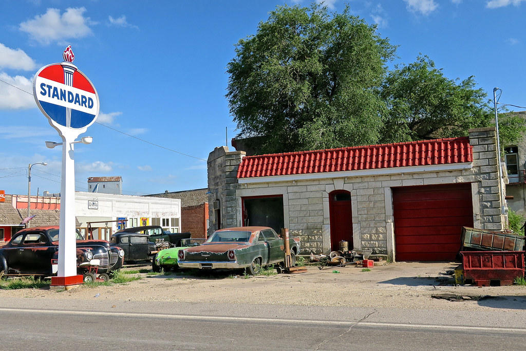 Standard Oil, Strong City, KS An old Standard Oil gas stat… Flickr