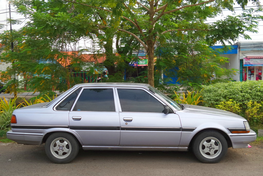 Mobil Toyota Corona