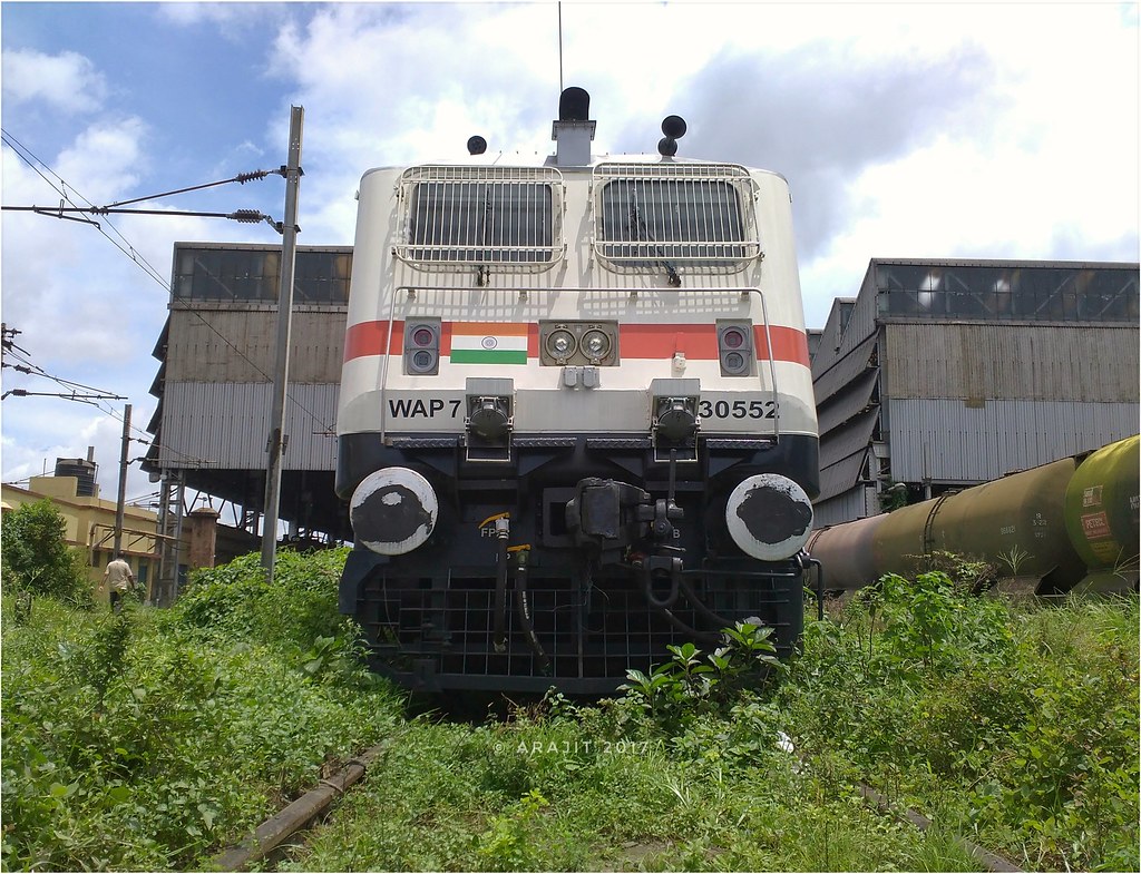 (1/2) DLW (Diesel Works, Varanasi) made Howrah'… Flickr