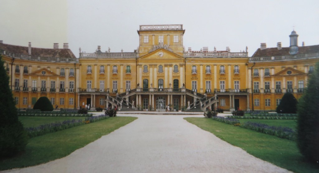 Palais Esterházy (17631766), domaine d' Esterháza, Fertőd… Flickr