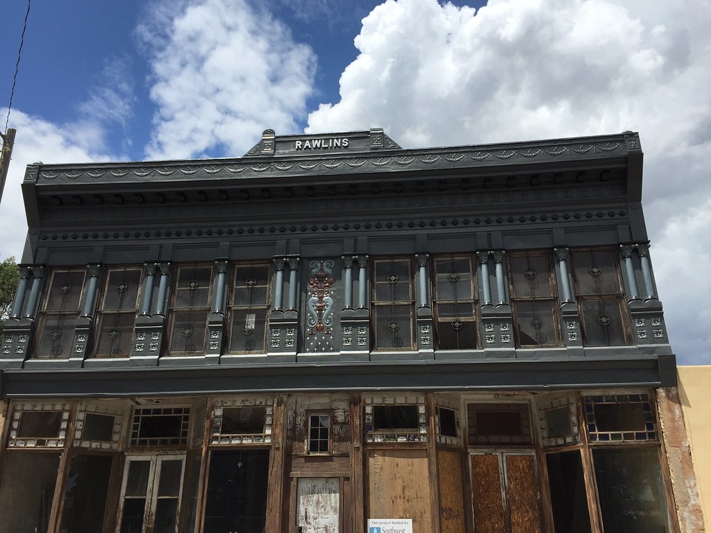 Restoration of old building on Railroad Ave, Las Vegas, NM… Flickr