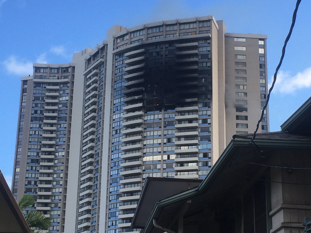 Marco Polo Tower fire in Honolulu, Hawaii Along the Kapiol… Flickr