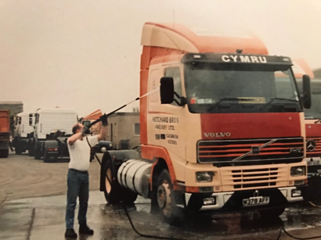 L E Jones International Haulage Ruthin / Pritchard Bros Ga… Flickr