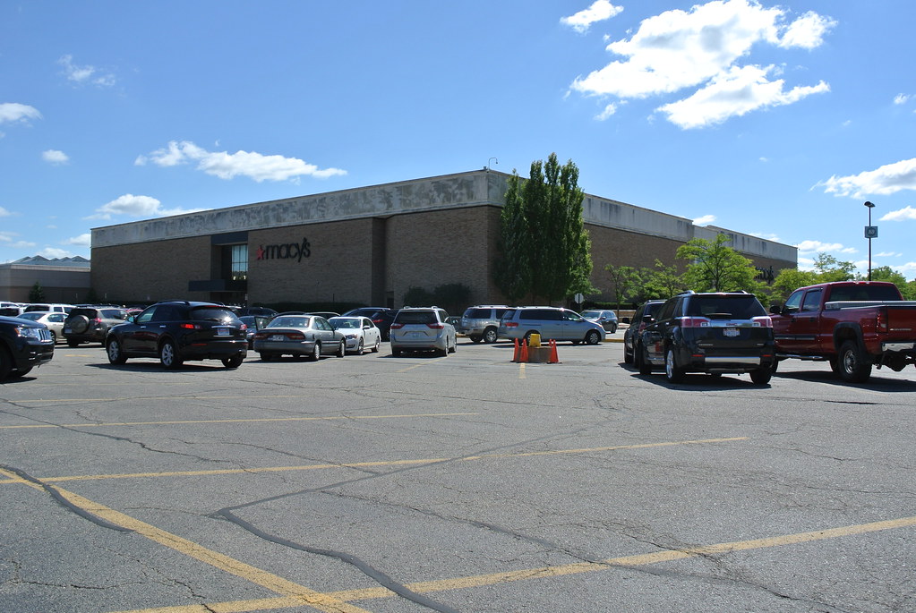 Woodland Mall Grand Rapids MI Woodland Mall in Grand Rapid… Flickr