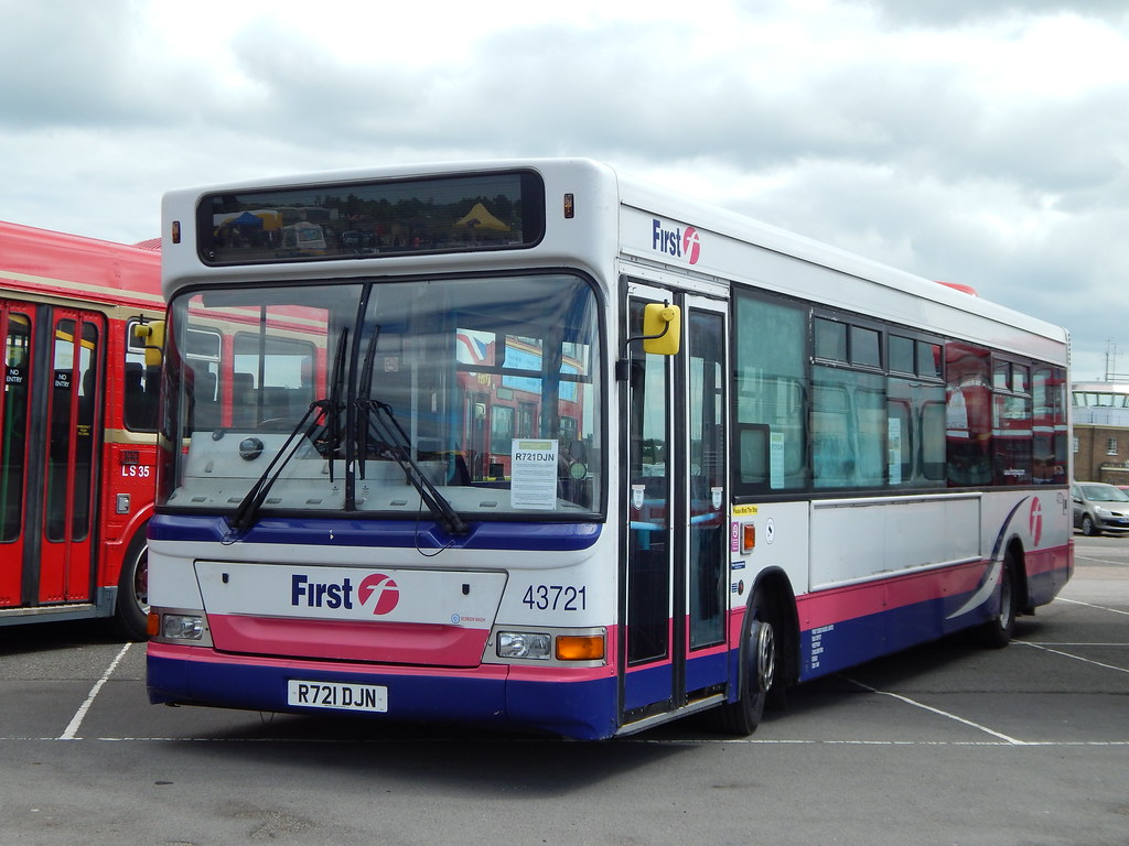 Preserved First Essex Dart R721DJN (43721) North Weald Bus… Flickr