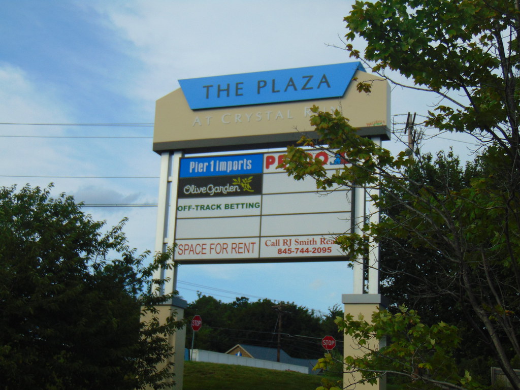 Plaza at Crystal Run (Middletown, New York) JJBers Flickr