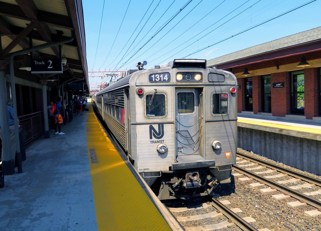Broad Street Newark A Gladstone to Hoboken train pauses at… Flickr