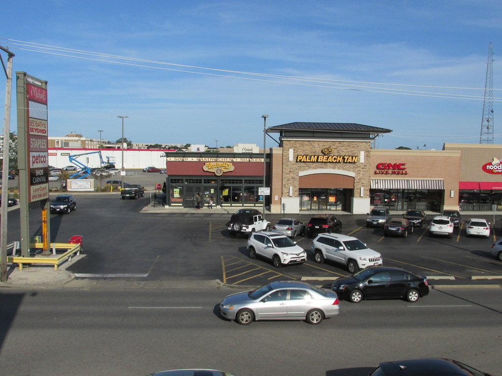 The Norridge Commons retail strip mall on North Harlem Ave… Flickr