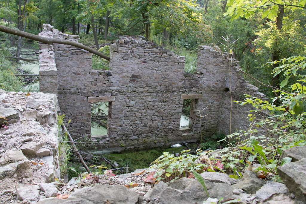 IMG_0935 Ruins Credit Valley Footpath Matthew BuckleyGolder Flickr