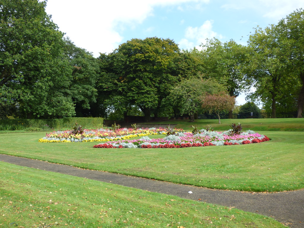 Aston Hall flowers A look around the outside of Aston Ha… Flickr