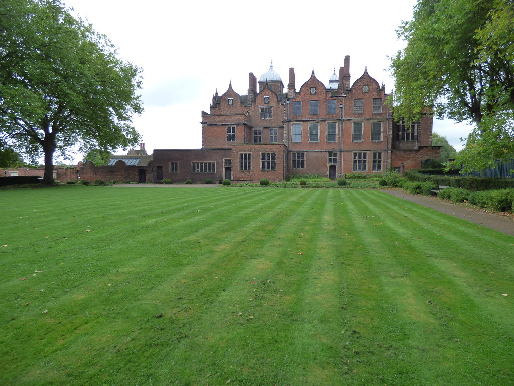 Aston Hall from the inner courtyard A look around the outs… Flickr