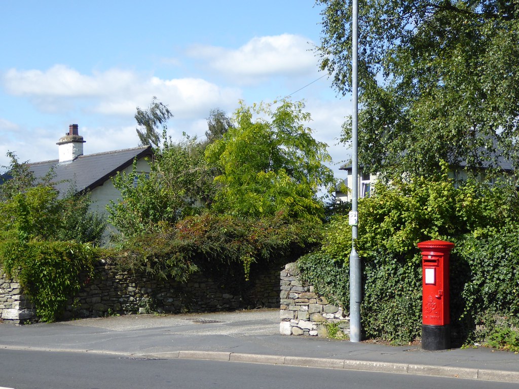 LA9 74D Postbox LA9 74D, Oxenholme Road, Kendal, Cumbria. … Flickr