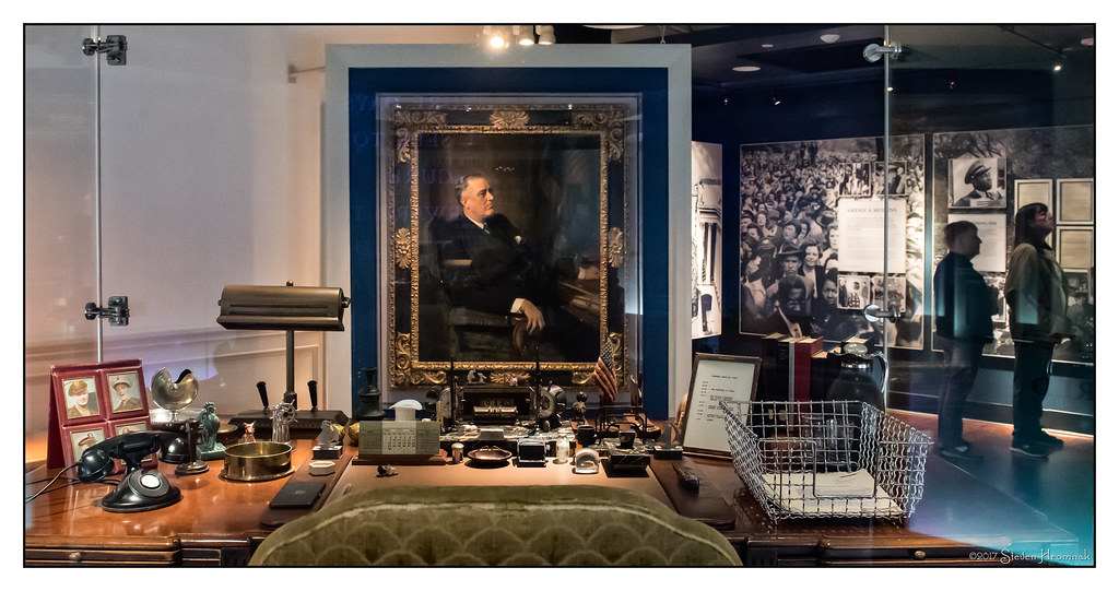 Franklin D. Roosevelt's Oval Office Desk As seen during ou… Flickr