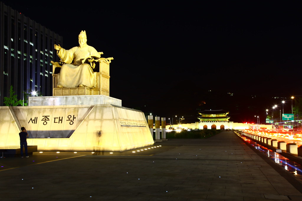 Statue of The King Sejong, Great and Ganghwamun gate Flickr