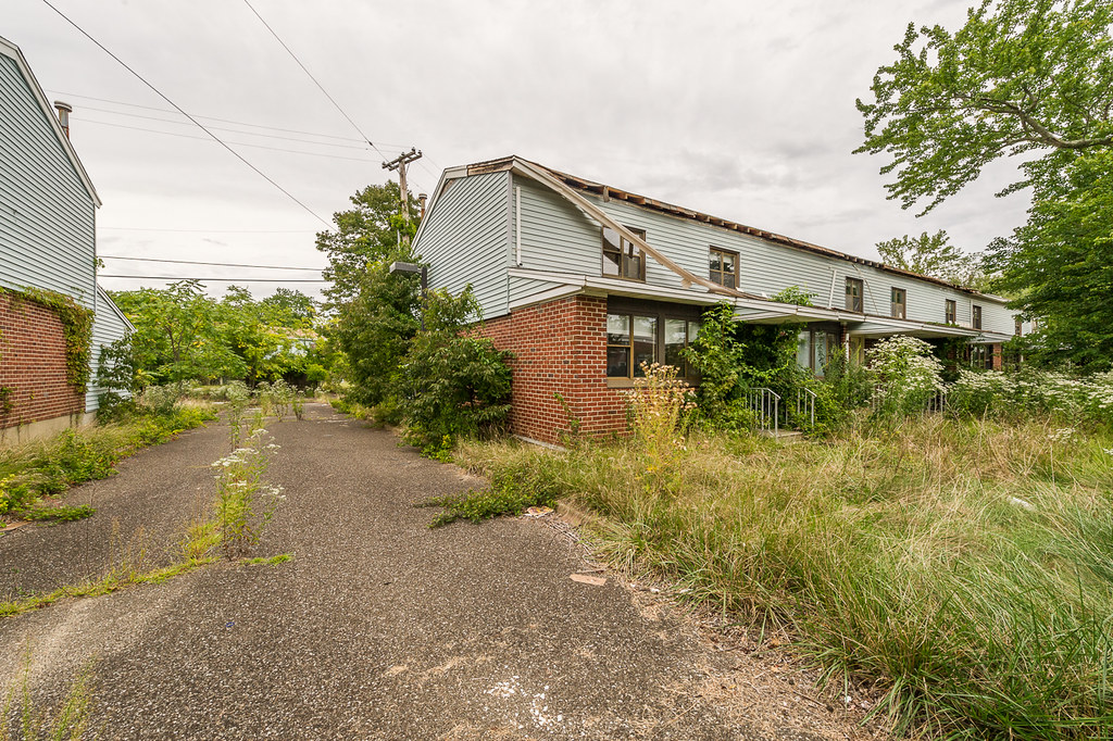 Howard Commons, Fort Monmouth, NJ Abandoned military lower… Flickr