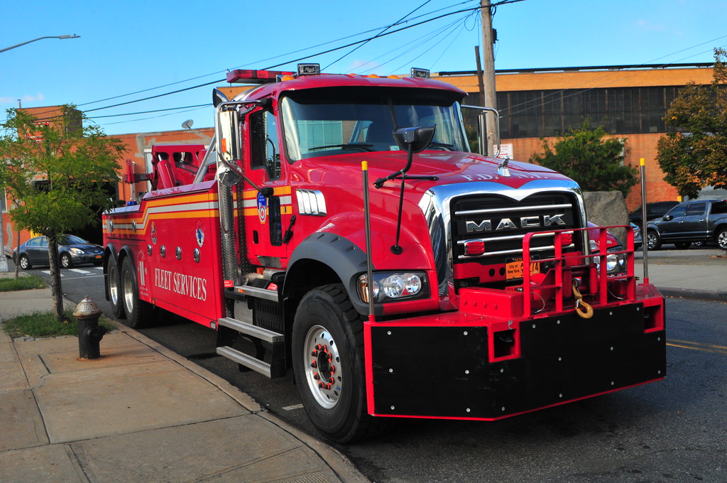 FDNY Fleet Services Tow Truck 2017 Mack/Century MM16002 Flickr