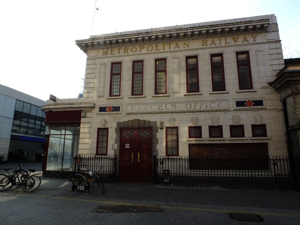 Parcels Office Farringdon & High Holborn Station The forme… Flickr