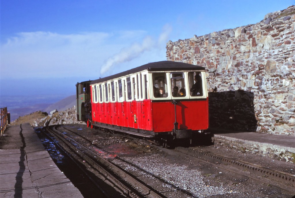 Snowdon summit station 1975 Train leaving summit station i… Flickr