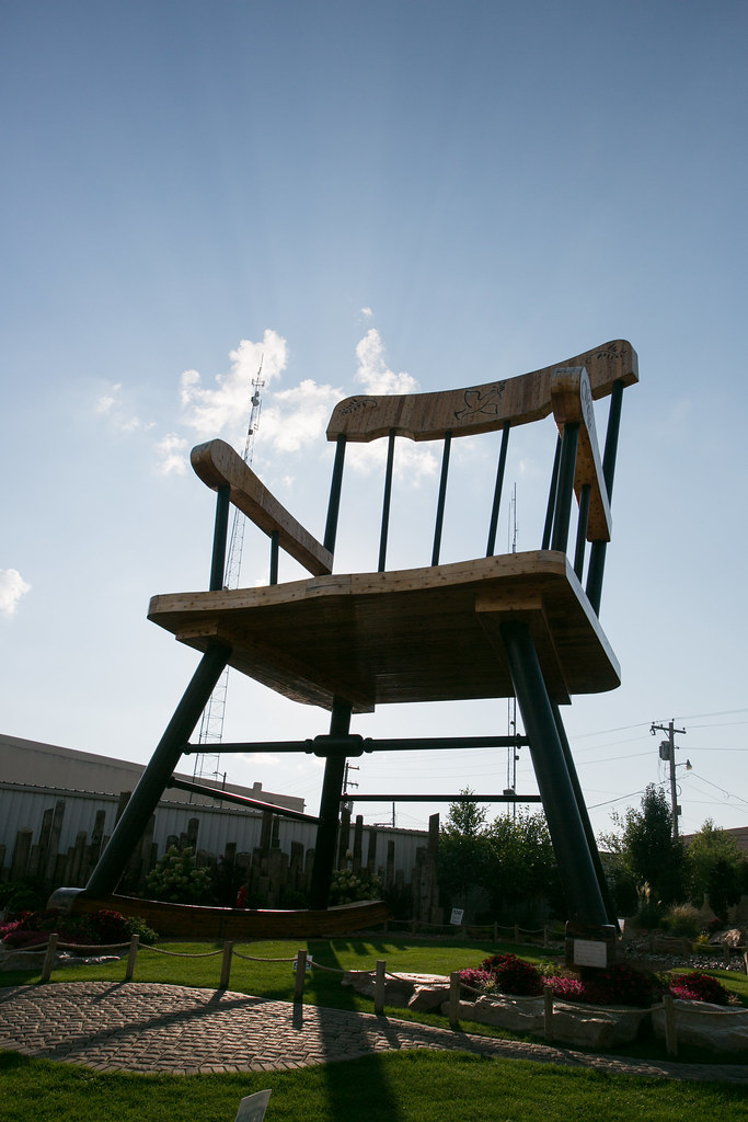 20170819_95501 World's largest rocking chair AWelsh Flickr